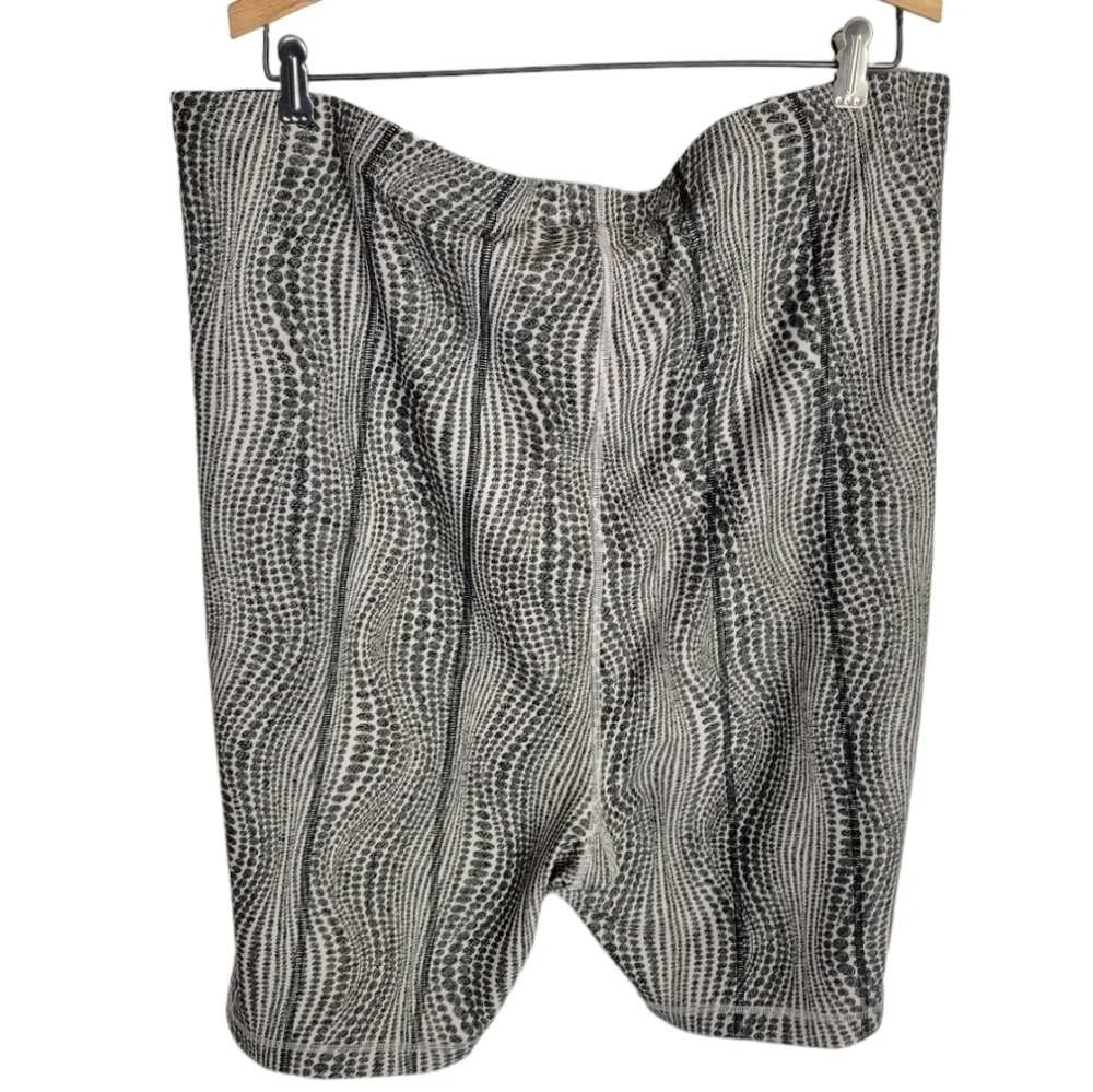 NWT Cardi B x Reebok High-Waisted Legging Shorts Green Print, size 4X